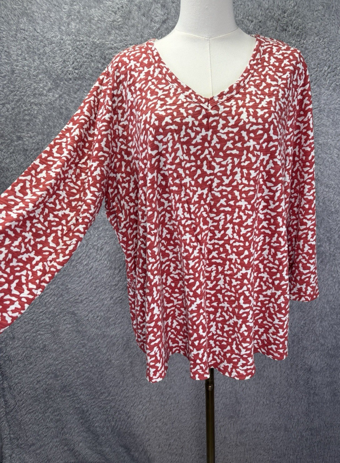 Chicos Dots V-Neck Top Womens Sz 4 XXL Coral White Slub Knit 3/4 Sleeve Career