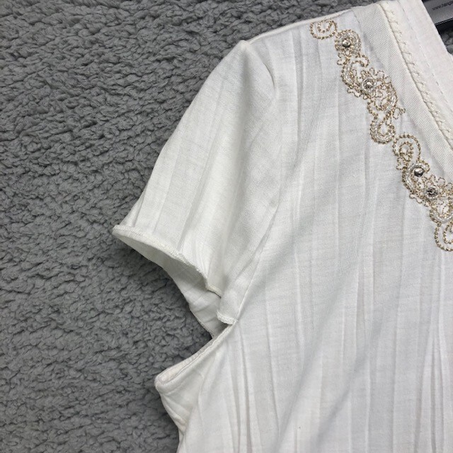 Emma James Shirt Womens Medium White V Neck Sleeveless Metal Accents Ladies M
