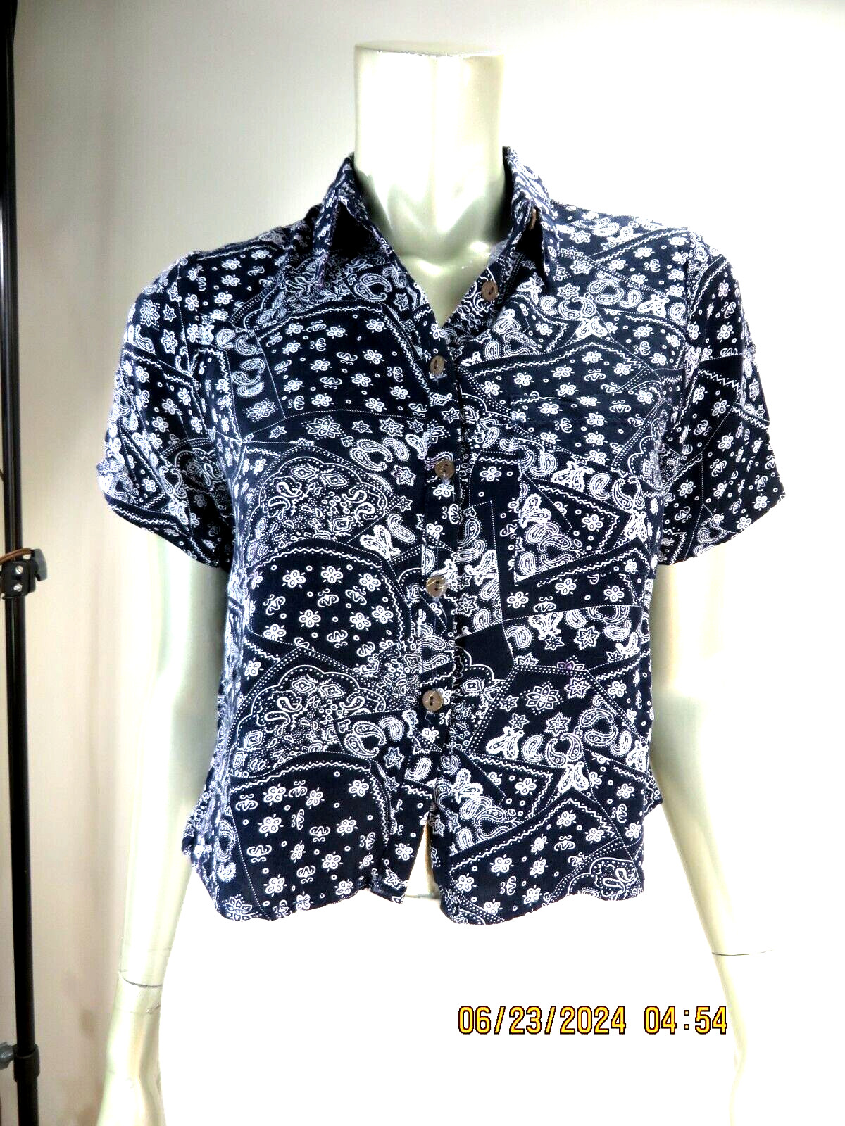 LOVE NOTES SZ M 100% Rayon Navy Blue Buttoned Blouse Cropped Short Top Shirt
