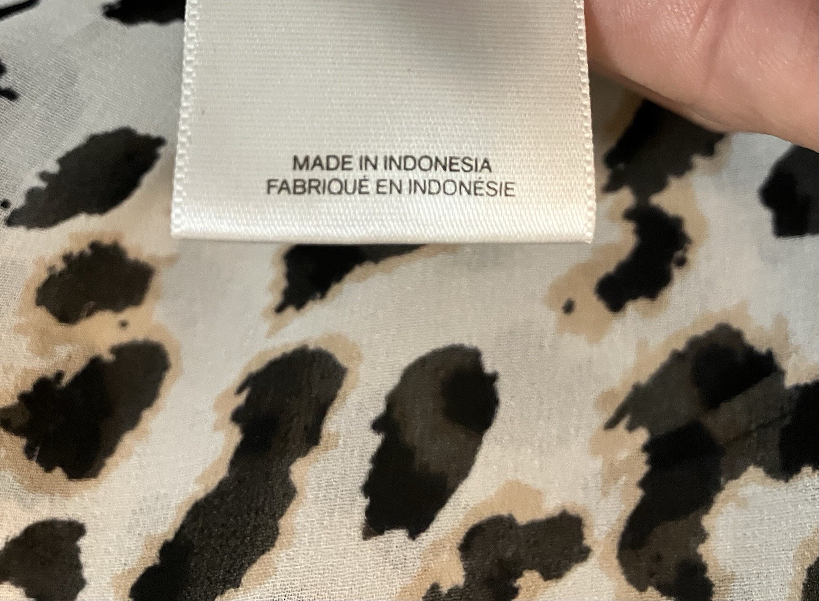 Express Portofino Slim Animal Print Button-Up Blouse Beige/Black XS Petite