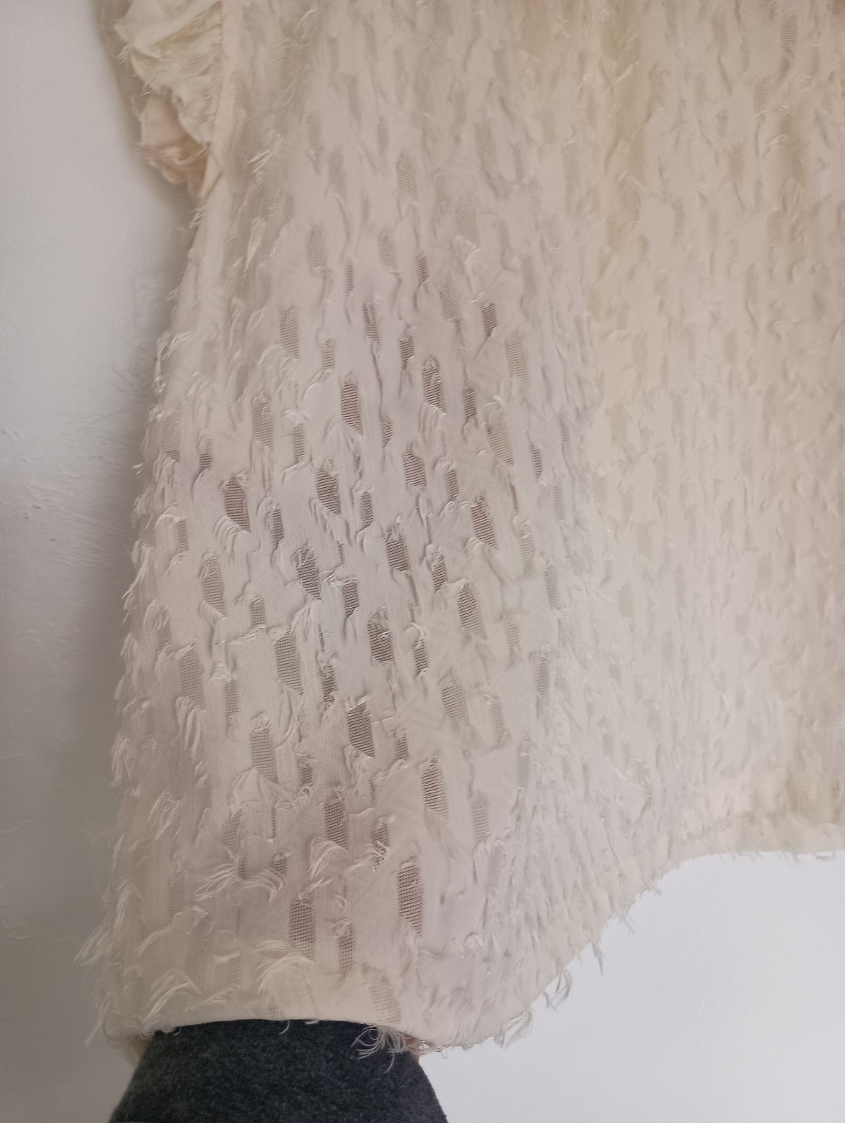 THML Blouse Ivory Textured Sleeveless Ruffle Fringe Button Round Neck M