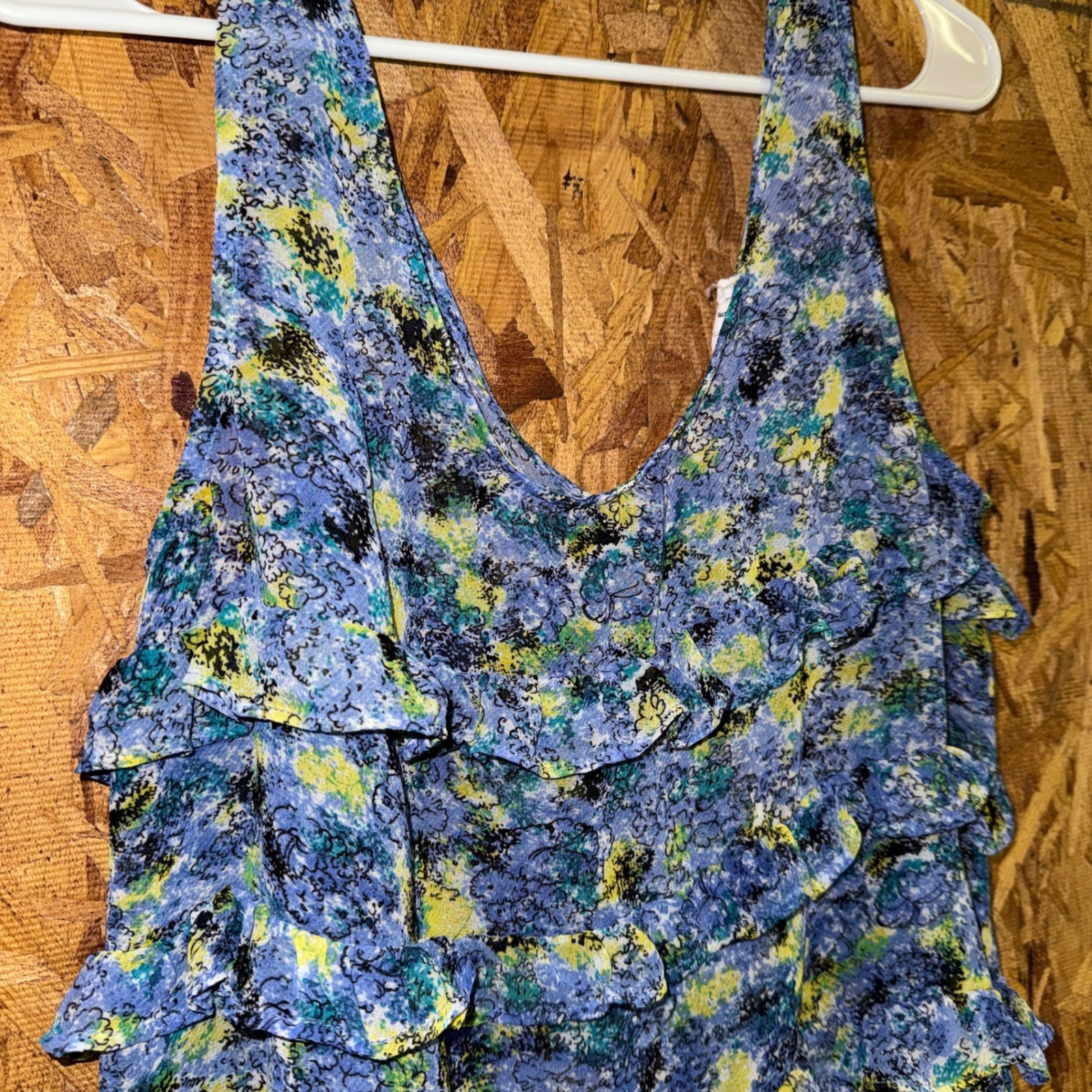 BCBG Periwinkle Blue Ruffle Tank Top Floral Print Summer Feminine Preppy Chic M