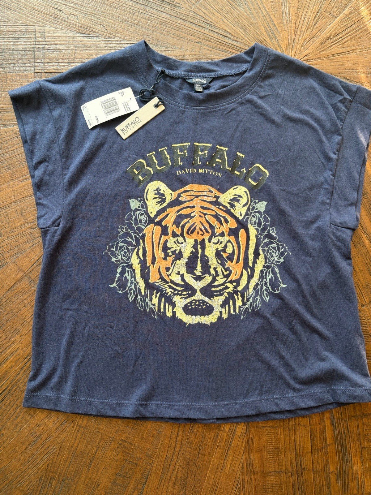 Buffalo David Bitton Women’s Tiger Fight Graphic T-Shirt Glitter Roses NWT