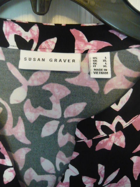 Ladies Large, Blouse Top, 3/4 Flared Sleeve, Banded Neckline into an open V.