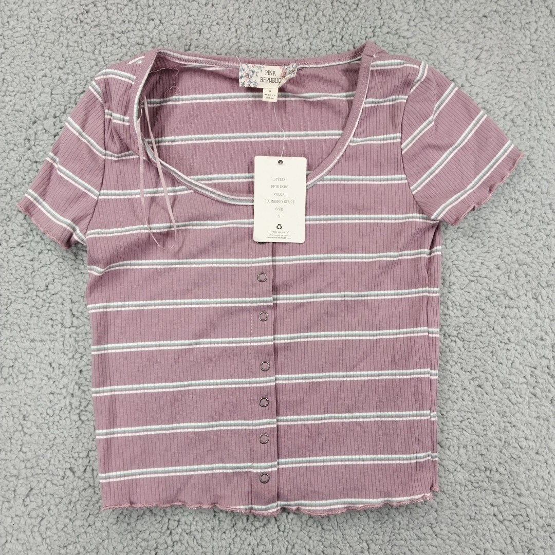 Pink Republic top women’s size Small rib knit crop NWT Damage To Rear Of Neck