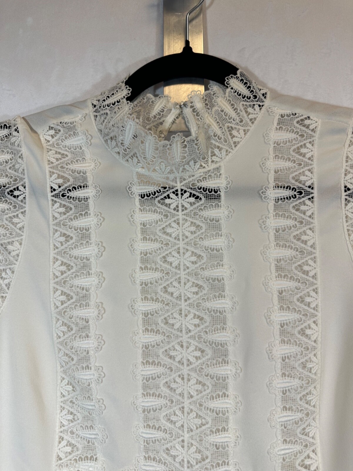 Yigal Azrouel 100% Silk Ruffle Lace White Blouse Size 4 Sleeveless Designer C24