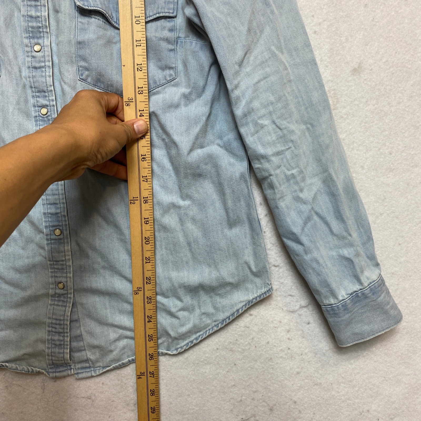 Aerie Denim Shirt Womens Small Blue Pearl Snap Cotton Button Up