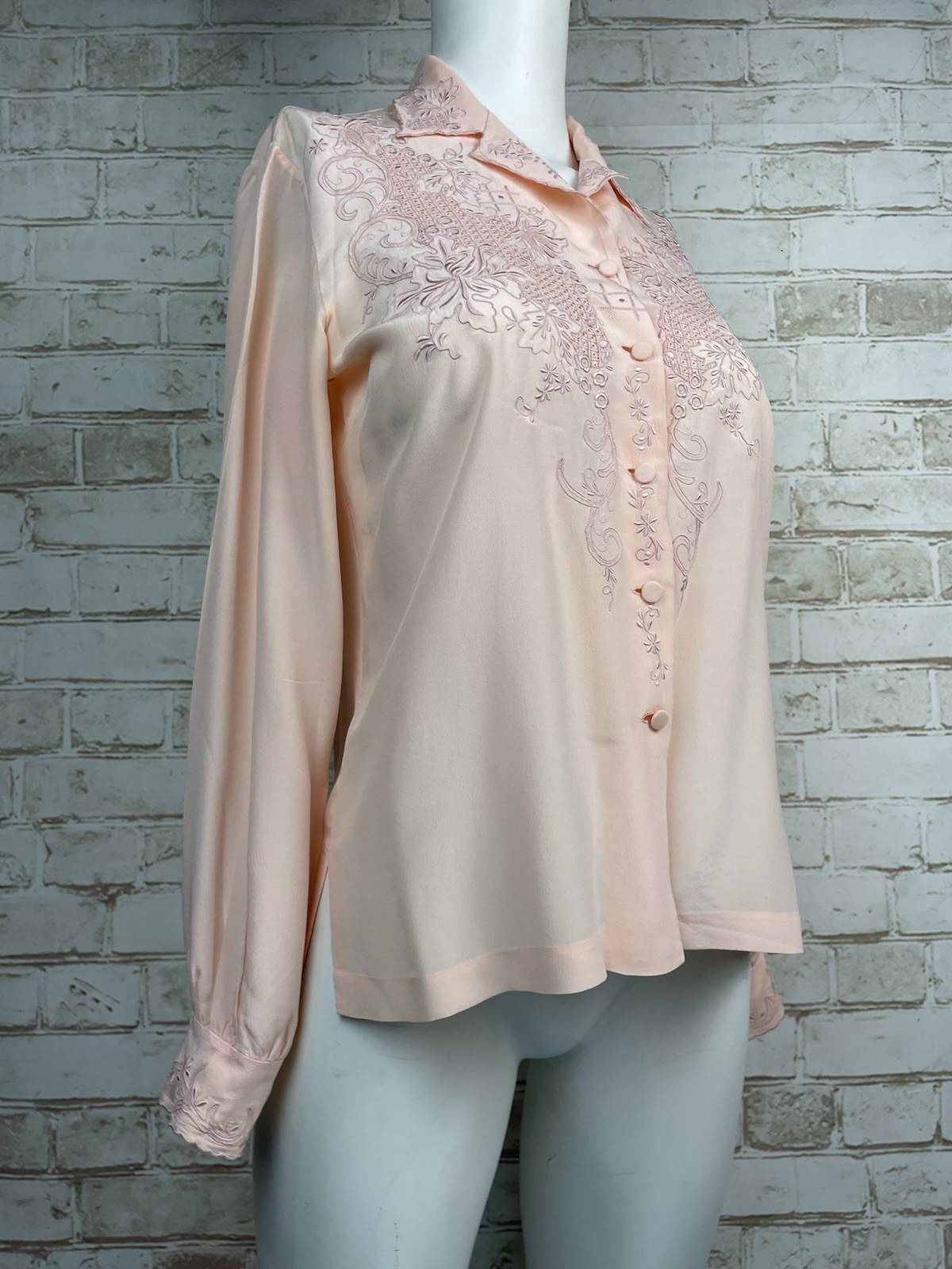 Vintage PEONY Hand Embroidered Peach 100% Silk Blouse Chinese Top 1970s 36” Bust