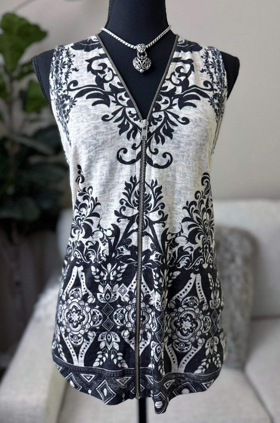 NWOT Vocal Apparel Womens Black Taupe Full Zip Floral Tank Top Shirt s small