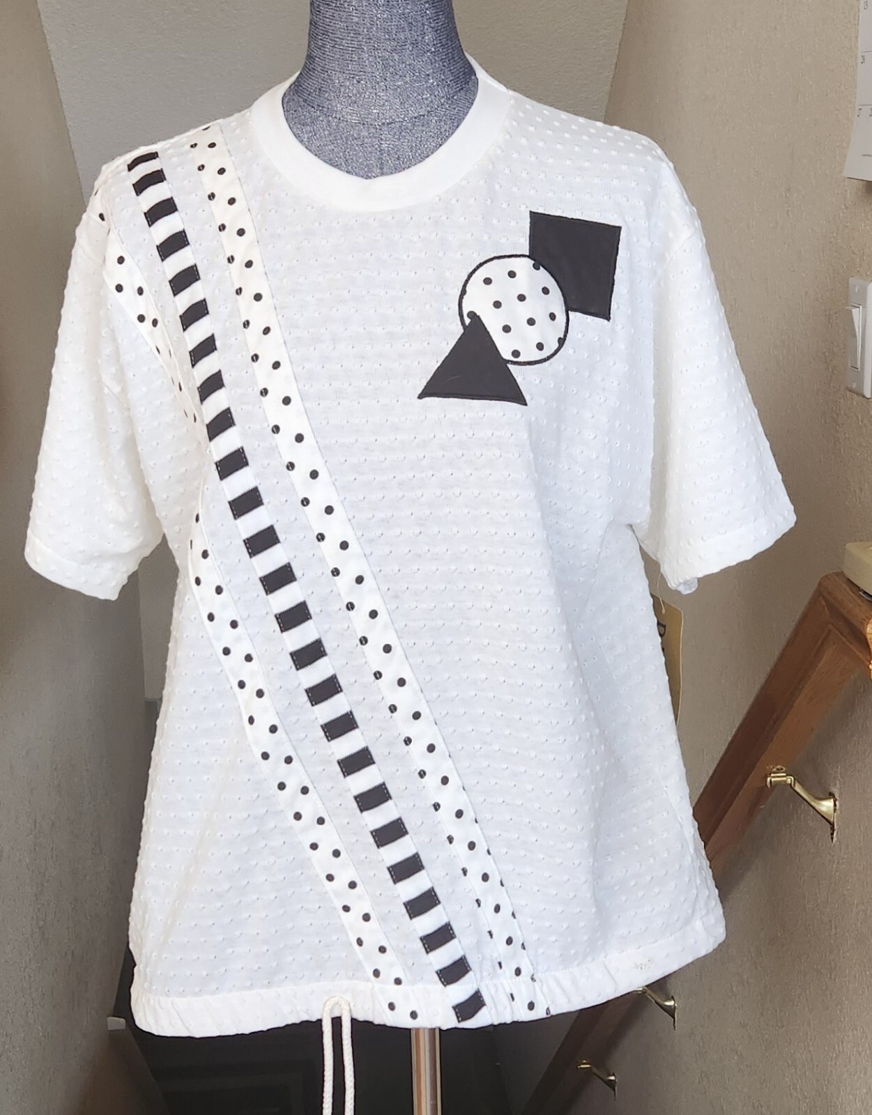 DK Gold Black & White Blouse Size L w/ Draw String Below Waist