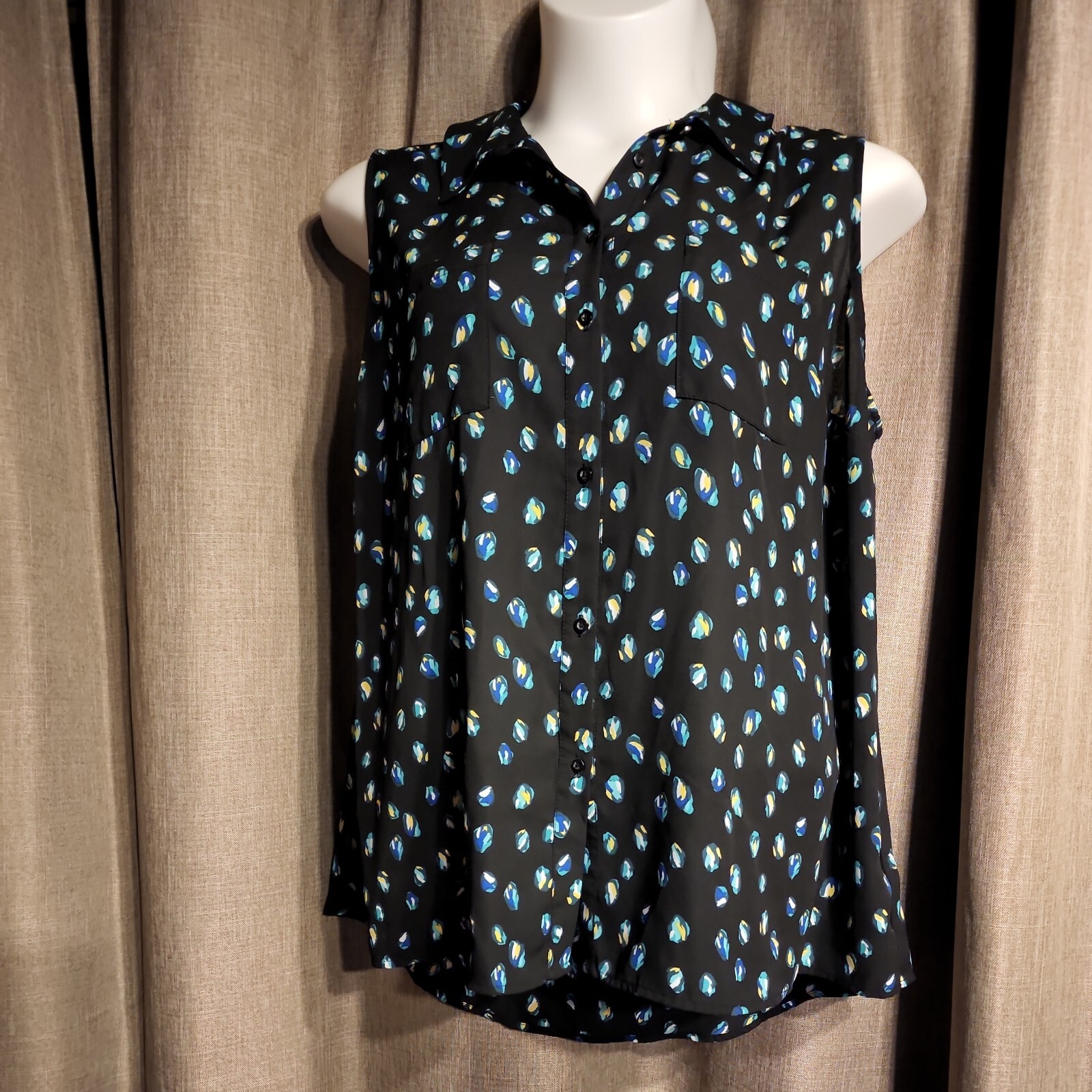 Apt. 9 Women BLACK SLEEVELESS BLOUSE WITH BLUE GREEN & YELLOW SPLOTCHES 5046
