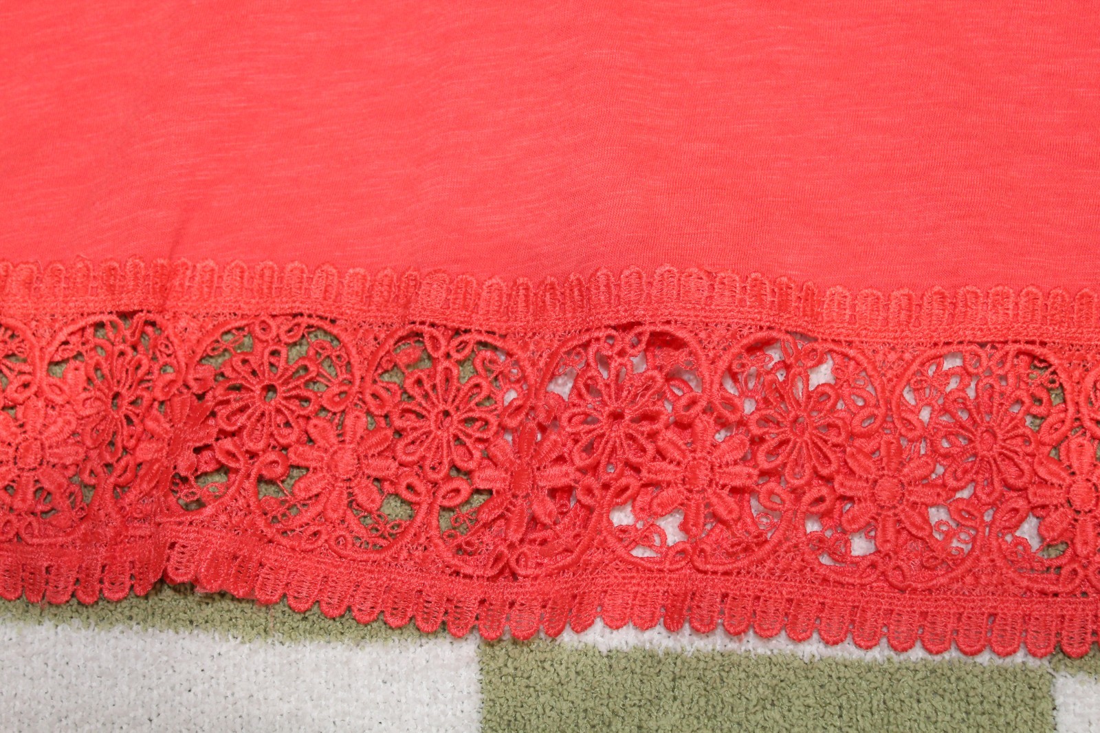 Torrid Womens Top Size 2 Coral Crochet Round Neck Short Sleeve (30-5)