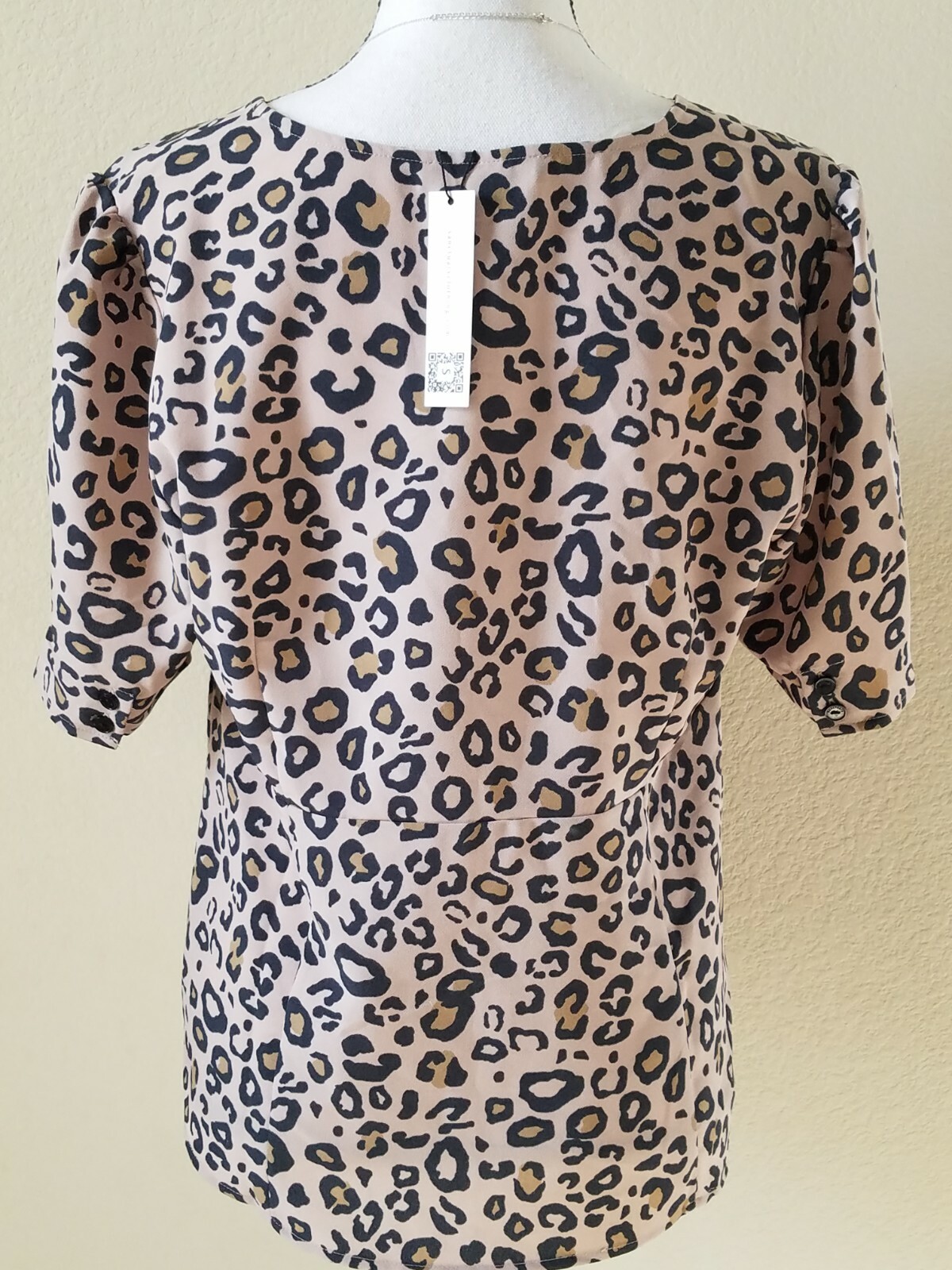SANCTUARY Beige & Black Leopard Print Short Sleeve V Neck Blouse**Size XS**NEW**