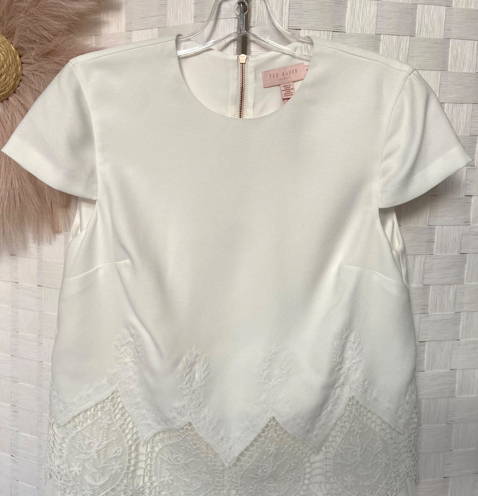 Ted Baker Off White Chevron Pleated Lace Trim Short Sleeve Top Gold Zip Size 1