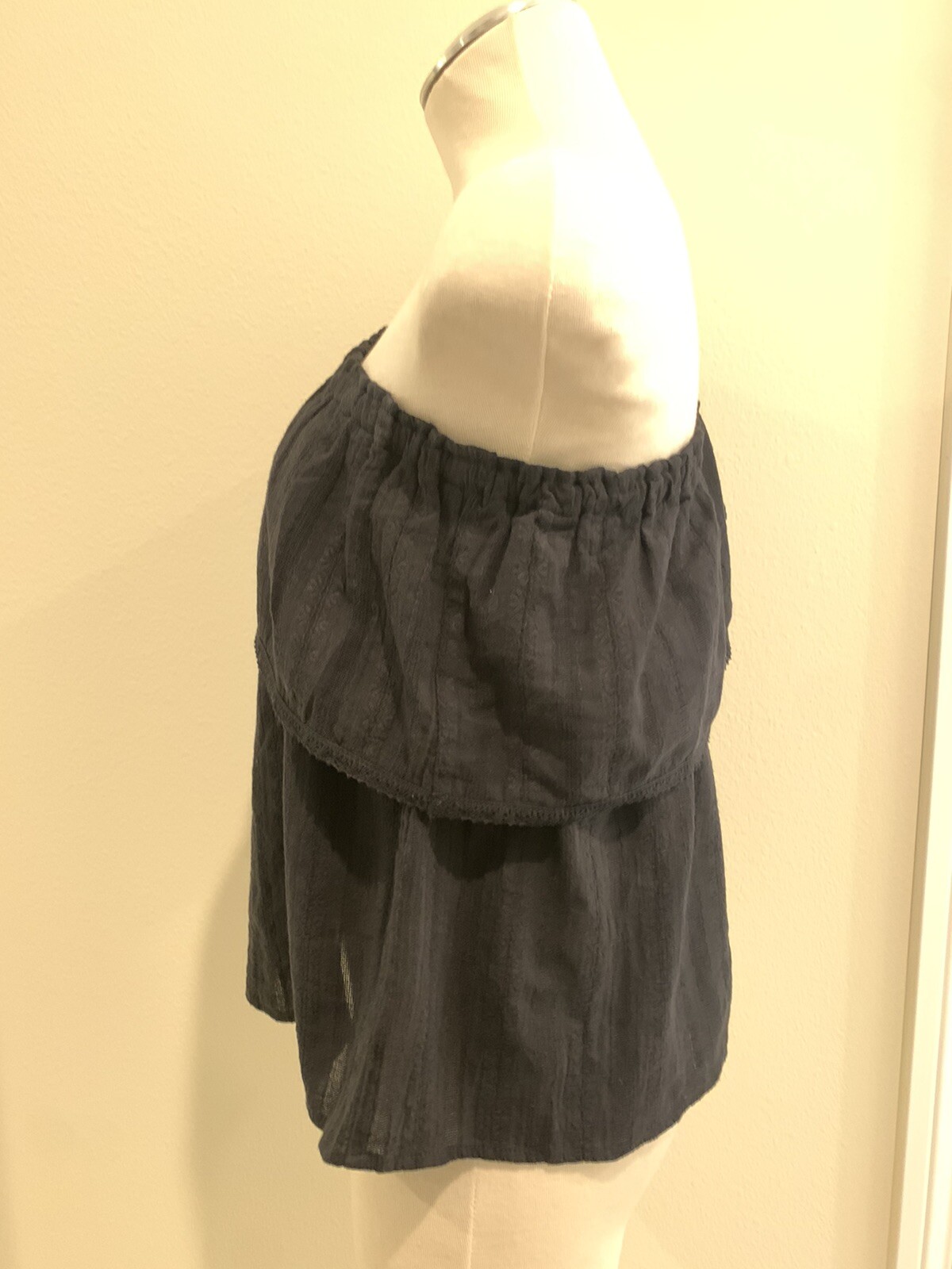 Bloomingdales BELTAINE Black One Shoulder Ruffle Top XS 0/2