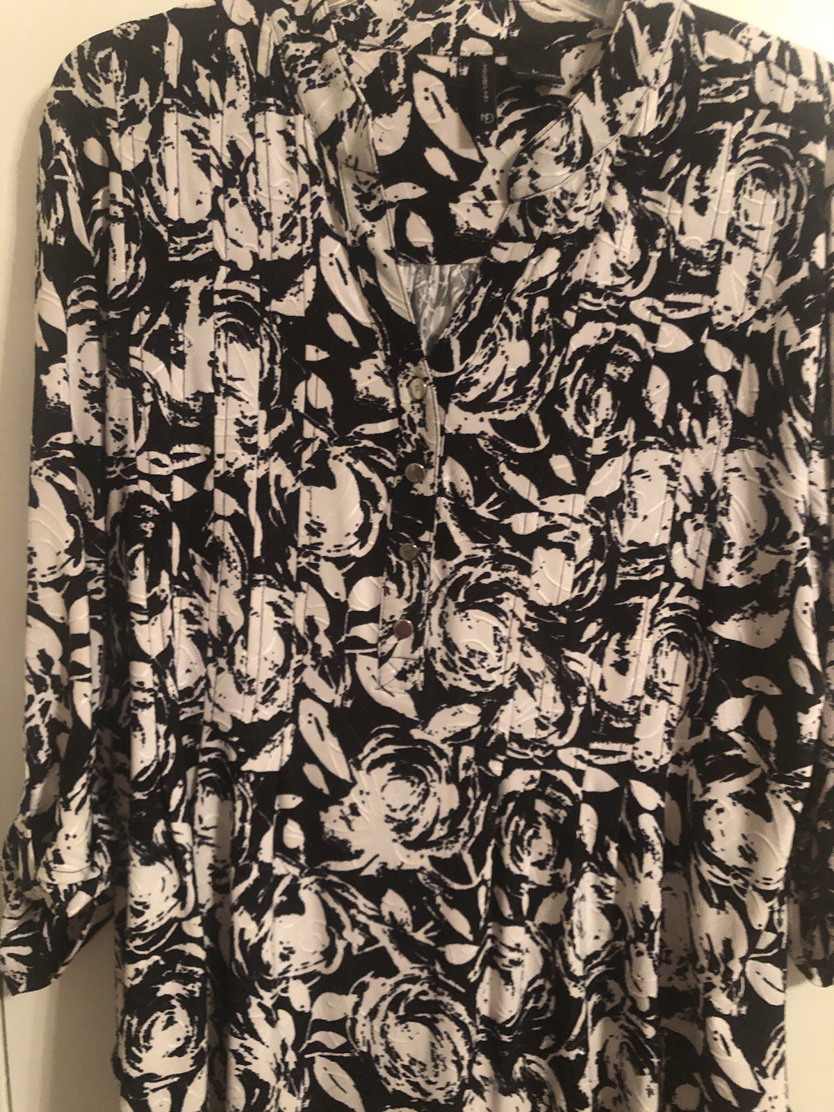 2 New Direction Women’s Tops Size Large Black/Ivory/tan Paisley/Geometric