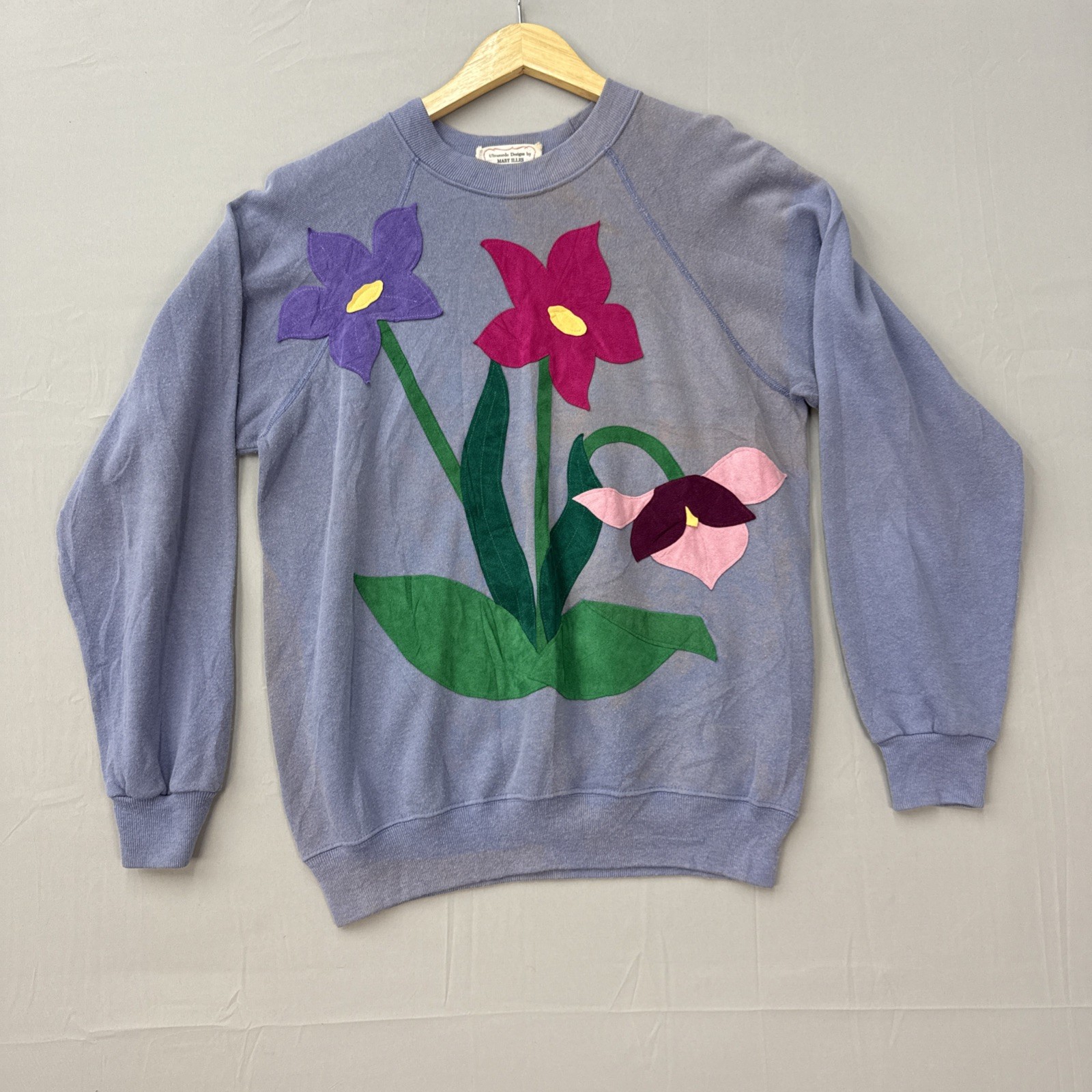 Vintage 90’s Flower Appliqué Sweatshirt Size Medium