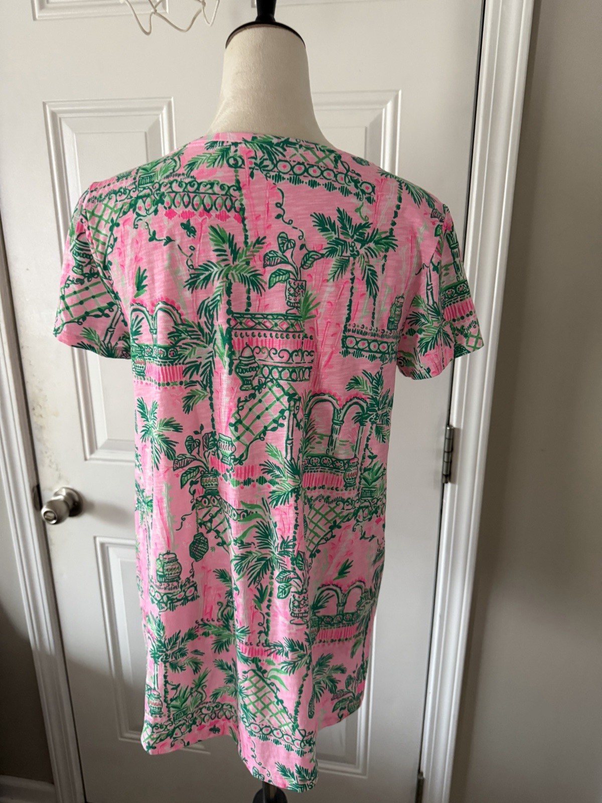 Lilly Pulitzer Etta V-Neck T-Shirt Womens M Pink Green Tropical Palm Slub Cotton