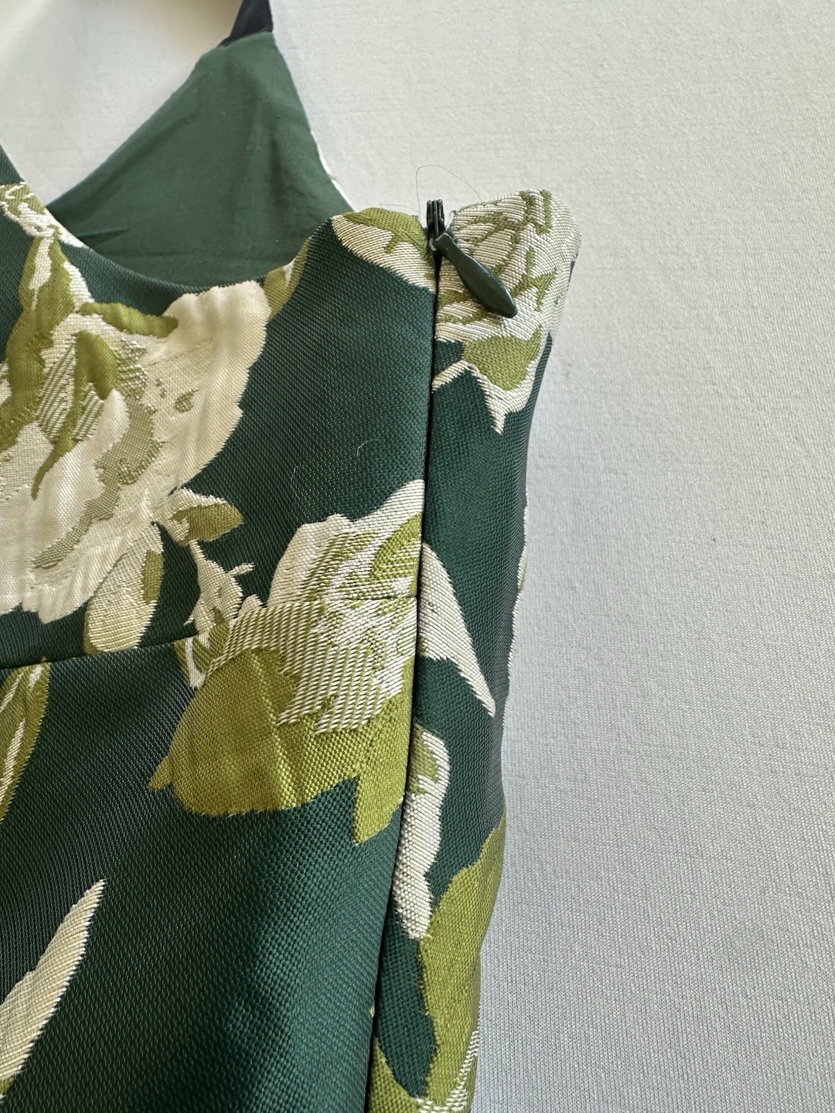 Anthropologie Olive, Green Floral Brocade Shimmer Sleeveless Peplum Top Sz M