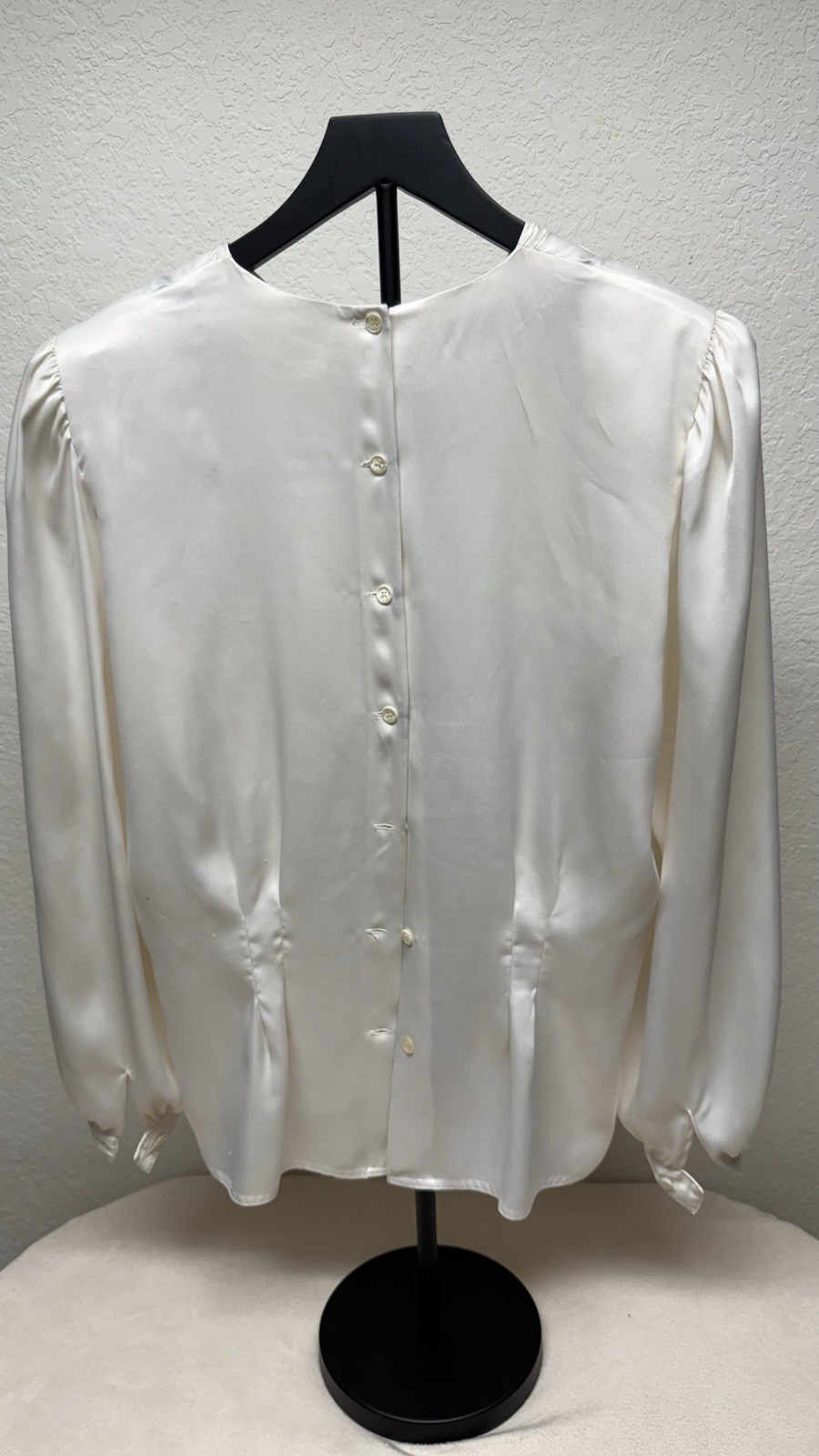 Nilani White Satin Embroidered Beaded Button Back Round Neck Blouse Size 8