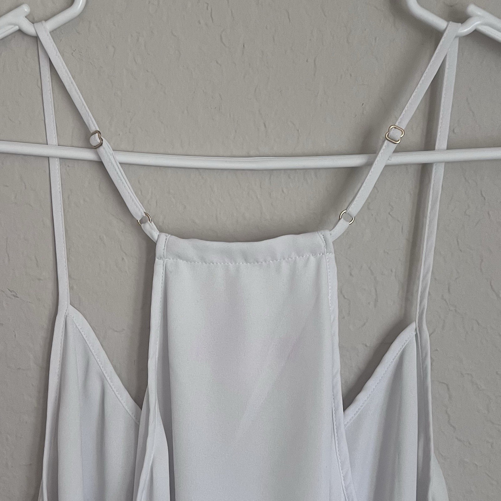 Lilly Pulitzer L Sleeveless Camisole White V-Neck Adjustable Straps Lightweight
