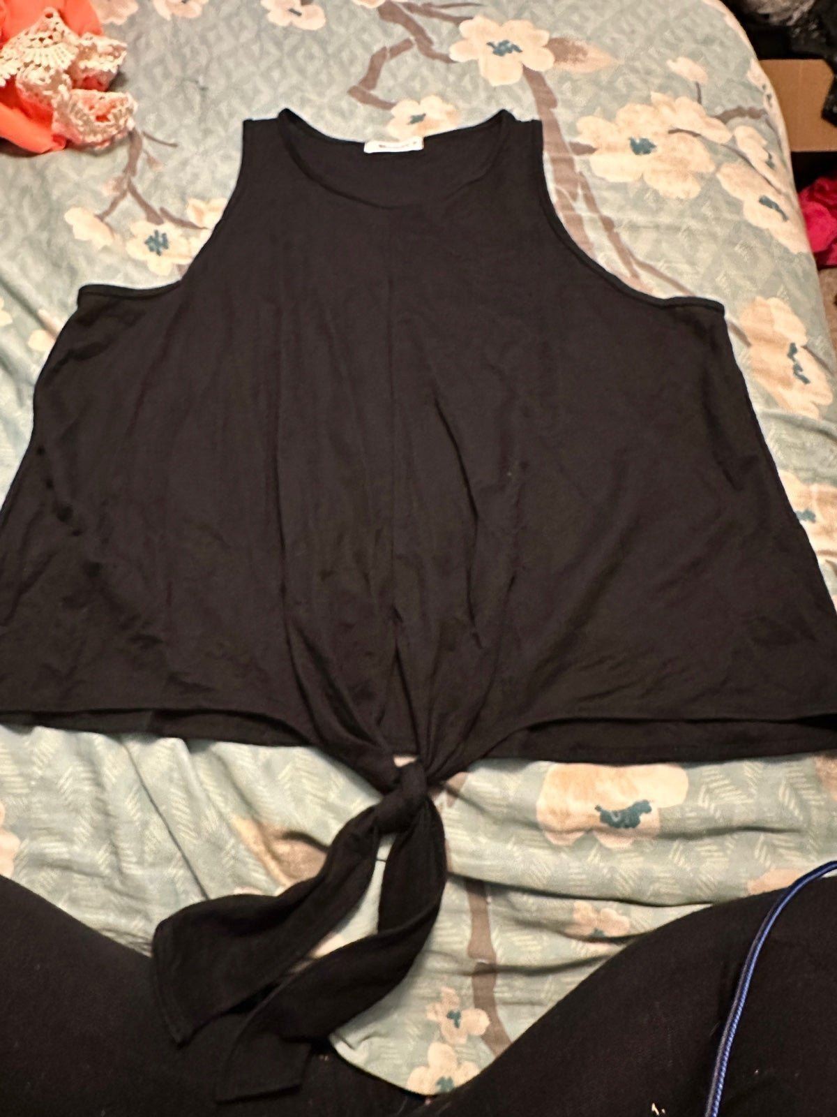 Black large top ties in front