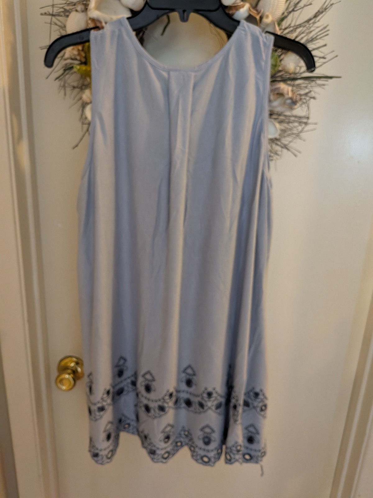 Liv Los Angeles Sz. 2X Long Sleeveless Top Embroidered Seam New w/Tags