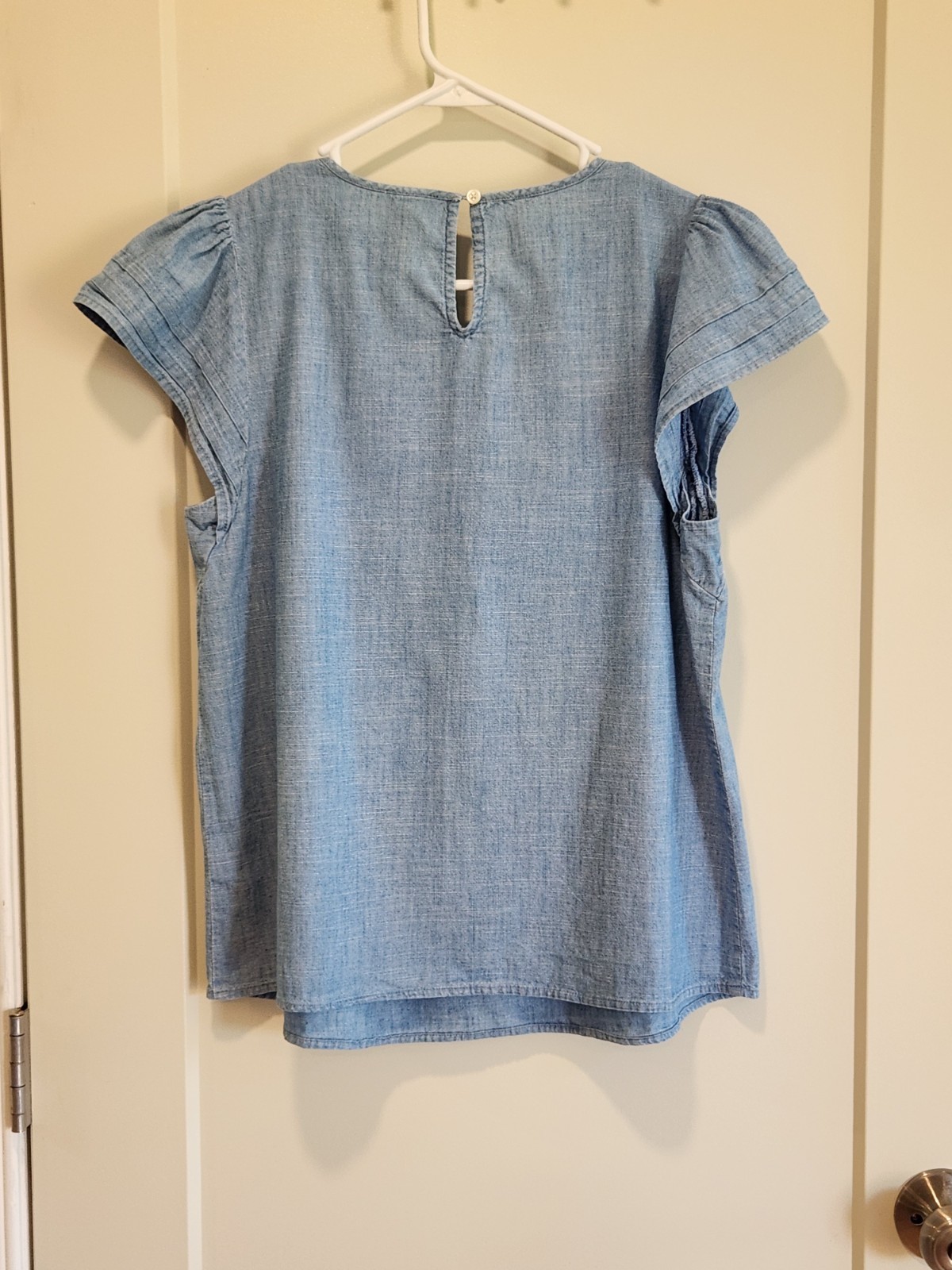J.Crew Factory Chambray Pintuck Flutter Sleeve Top Light Wash Blue Denim Size S