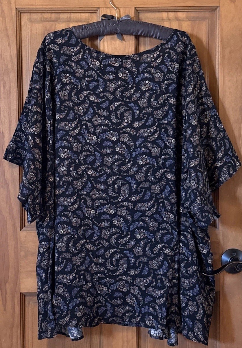 TORRID V NECK RUFFLE SHORT SLEEVE BLOUSE 6 6X 6XL 30 NEW