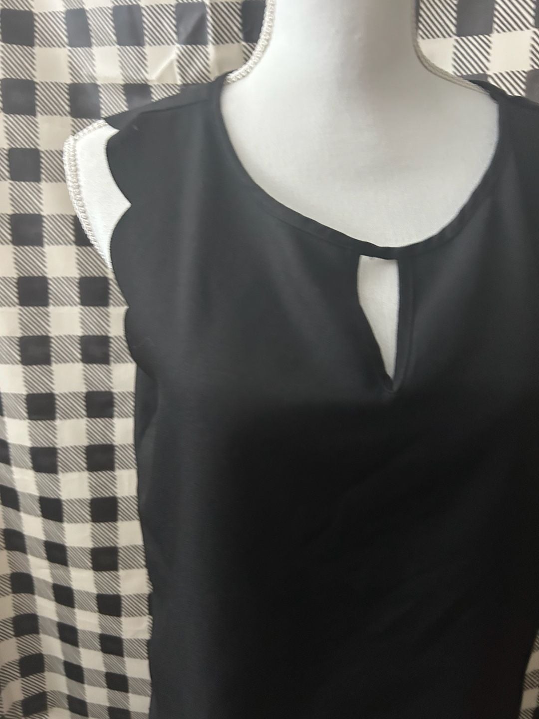 Black Sleeveless Keyhole Tank Top with Scalloped Arm Detail