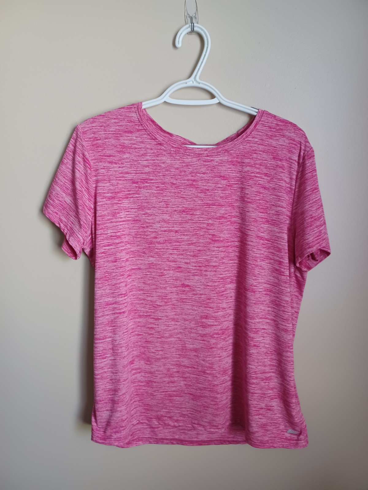 Women’s Size XL Pink And White Amazon Essentials Active Wear Light Weight Shirt
