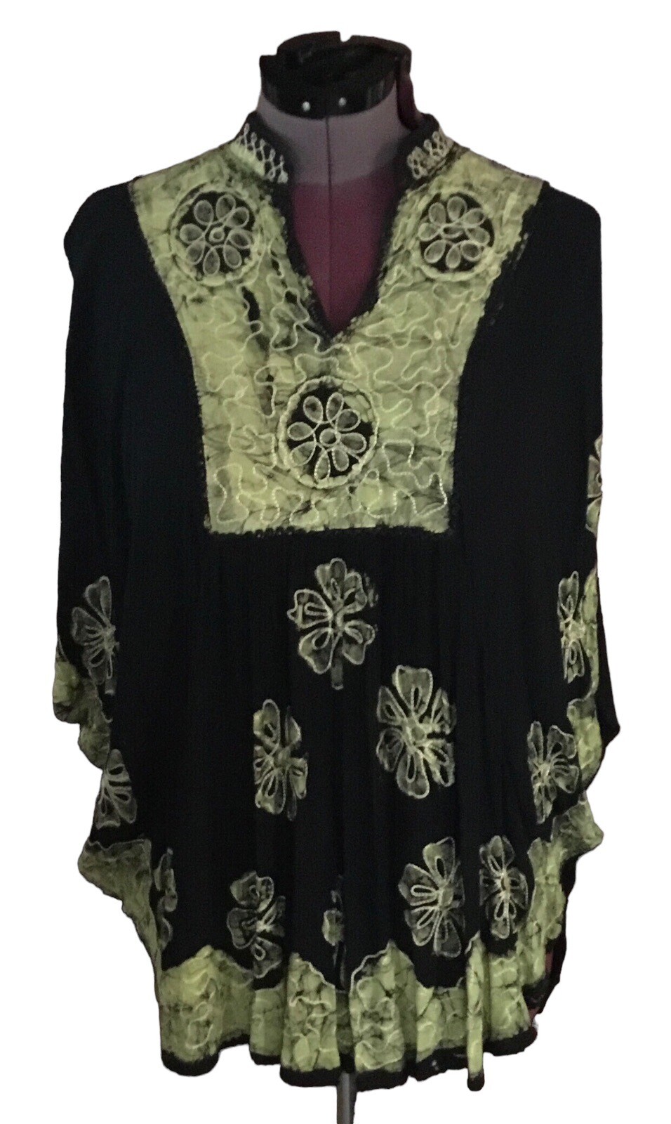 LSI Womens NWT Boho Top Shirt Black Green Embroidered One Size Poncho Seller