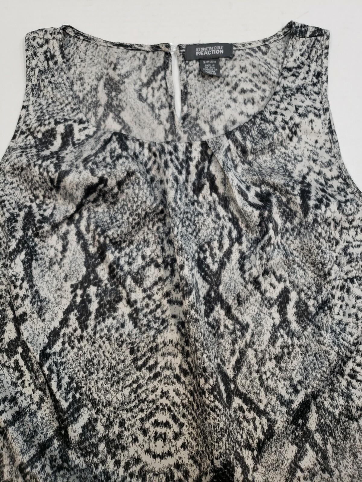 Kenneth Cole Reaction Small Womens Sleeveless Blouse Top White Black Gray