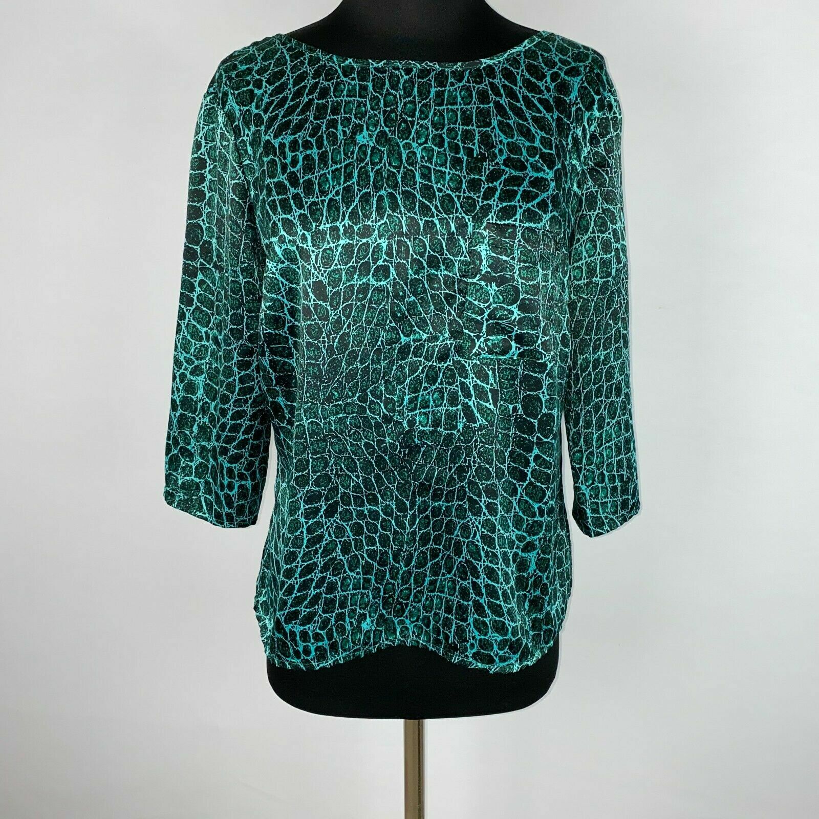 A.N.A. A New Approach Womens M Patterned Chest Pocket Top Small Keyhole Back