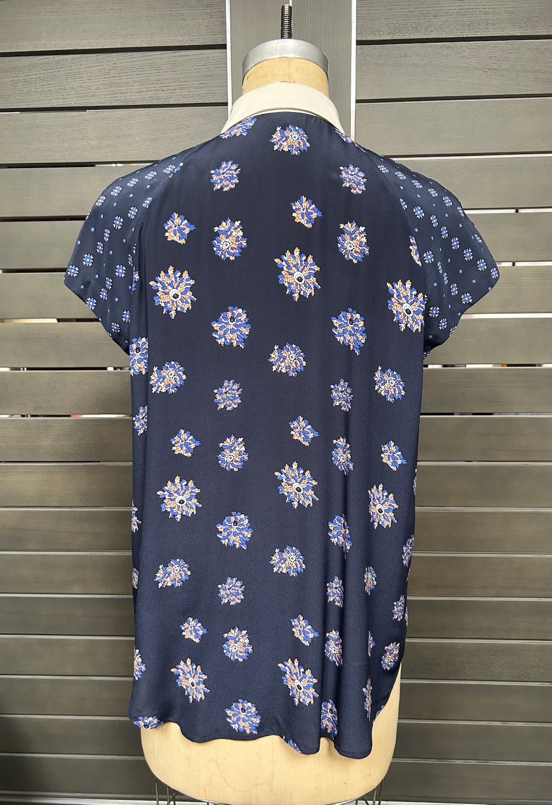 Club Monaco Collection Silk Blouse Size L Navy Print