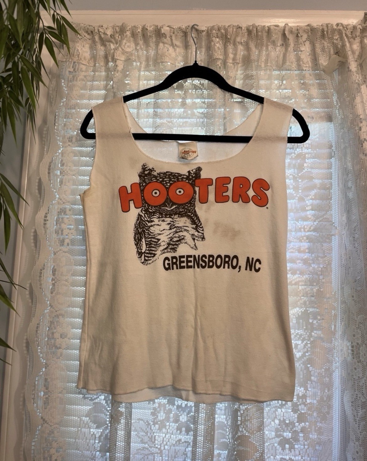 Hooters Greensboro NC Owl Graphic Double-Sided Tank Top Beige L Scoop Neck