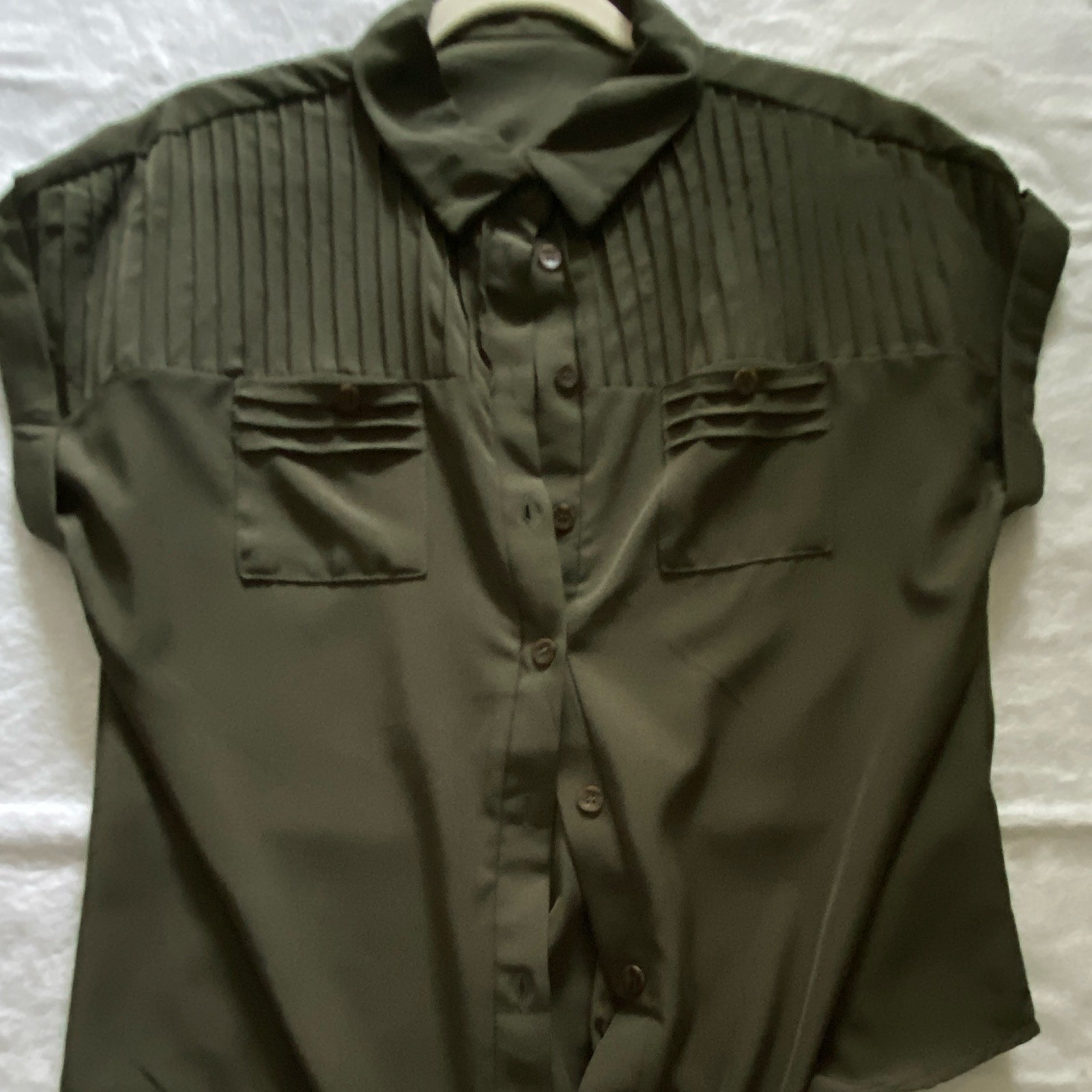 SHEIN Women’s Green Solid Short Sleeve Woven Pleated Button-Up Collared L