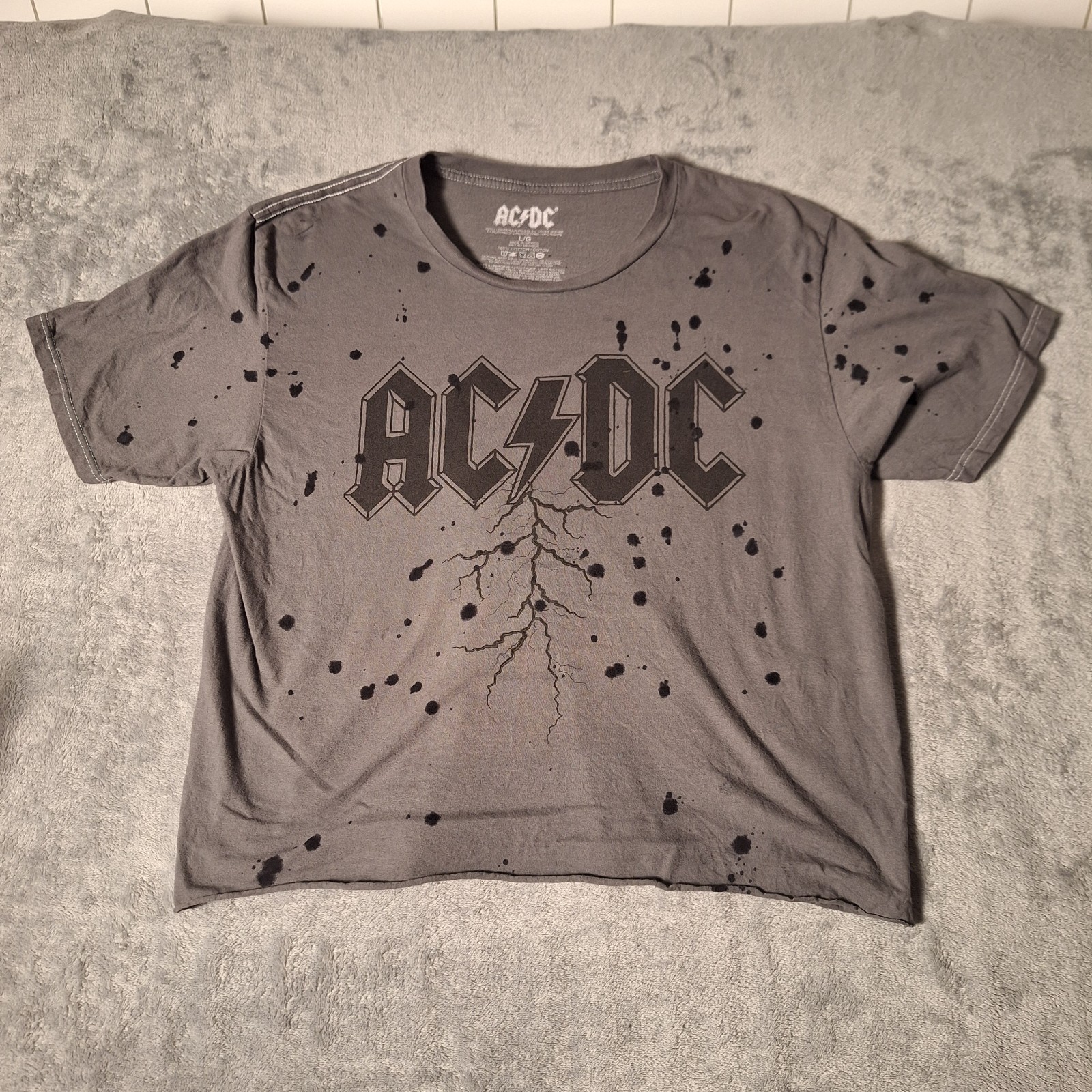 ACDC T Shirt Womens Size Large Gray Short Sleeve Splatter Cropped Band Concert