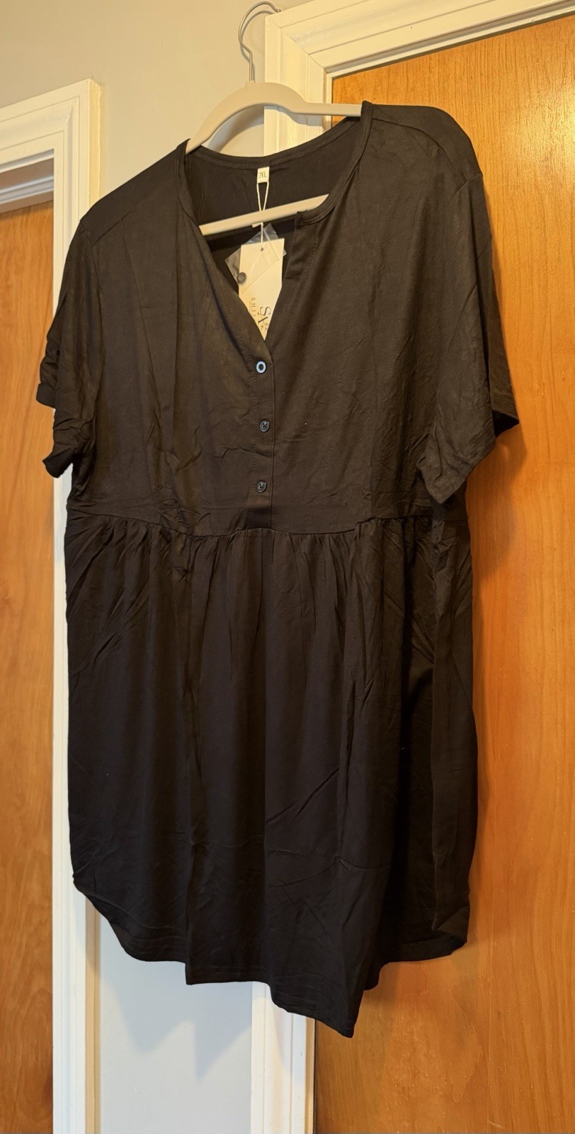 Black Short-Sleeve V-Neck Gathered Waist Women’s Top NWT