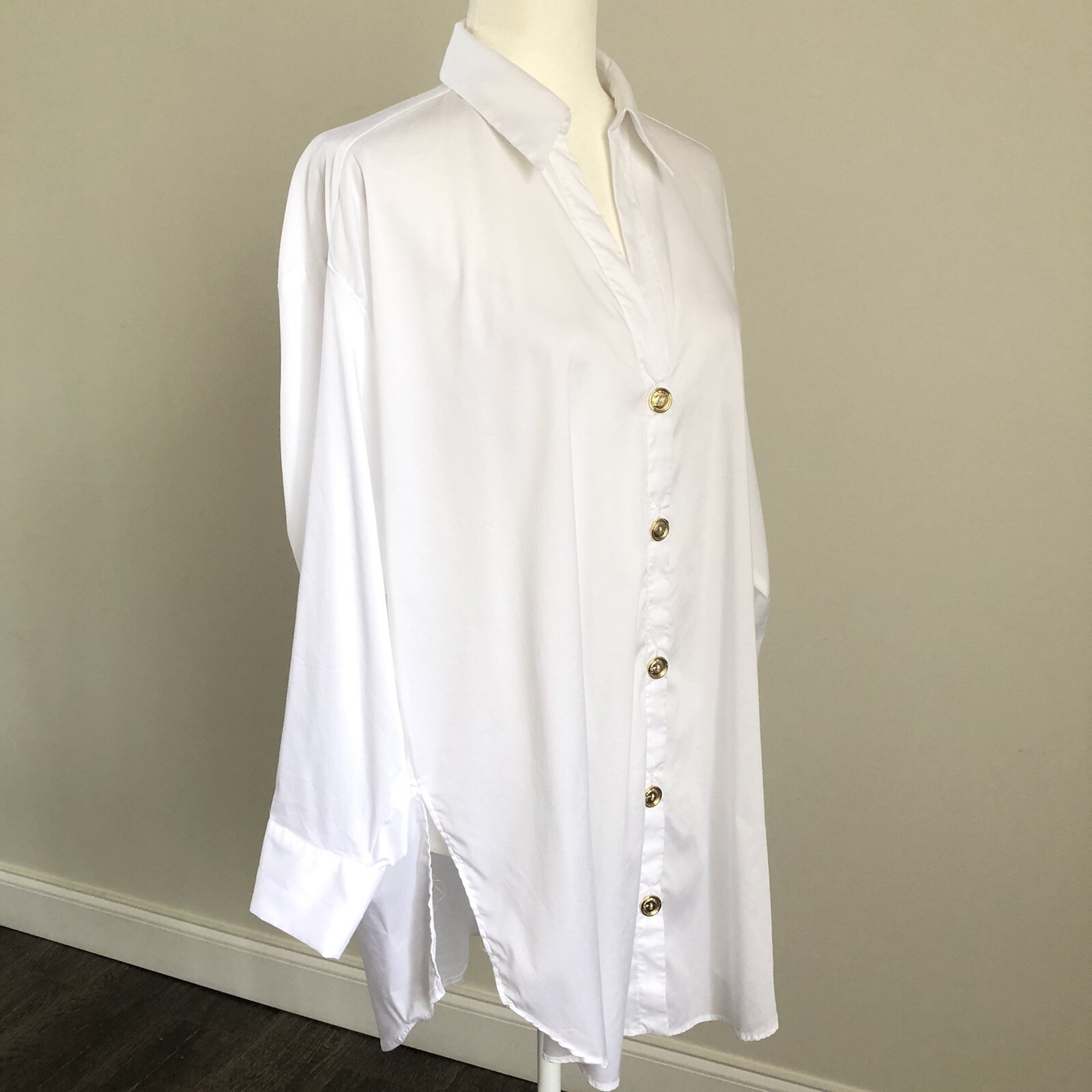 ZARA Women’s LS Oversized long White Slit Gold Tone Buttons Sz S
