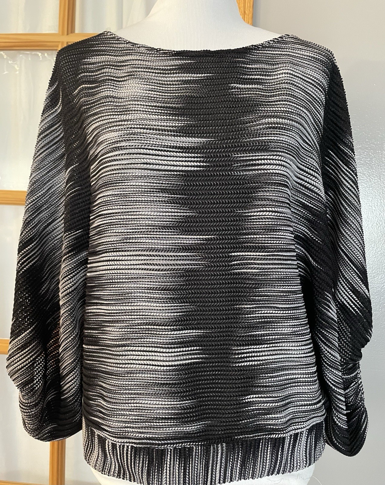 Pullover Abstract Blouse Sz M Black Gray Dolman Sleeve Stretchy Waist Modern