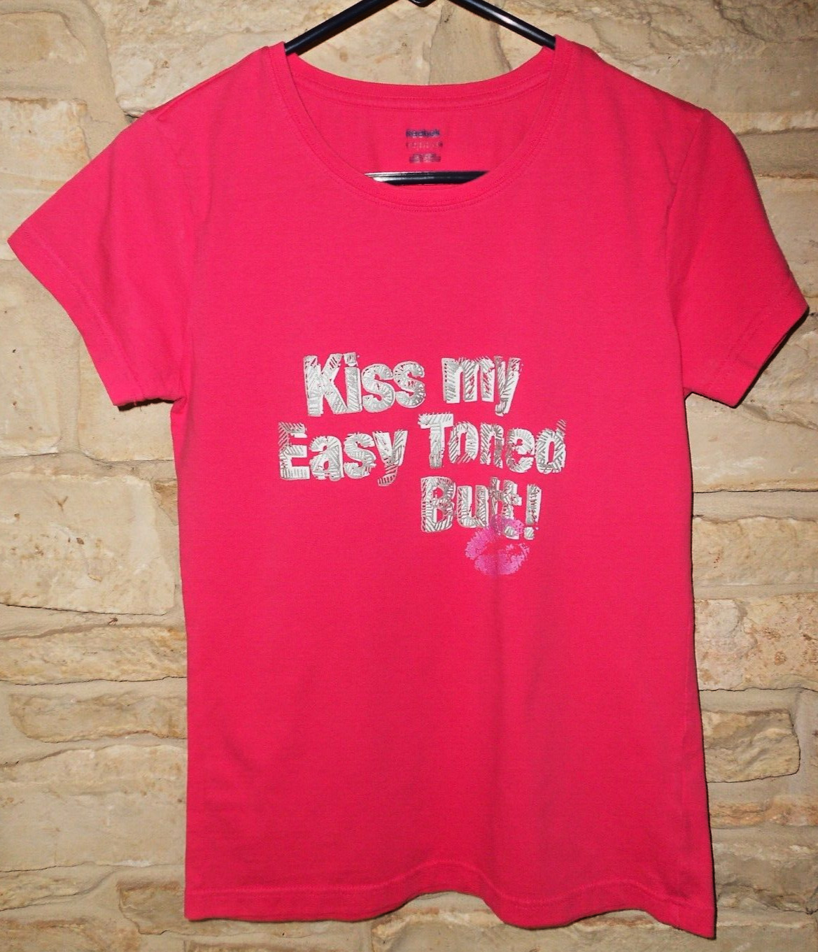 REEBOK Women’s Crew Neck T- SHIRT Sz Large “Kiss my Easy Toned Butt” Pinkish/Red
