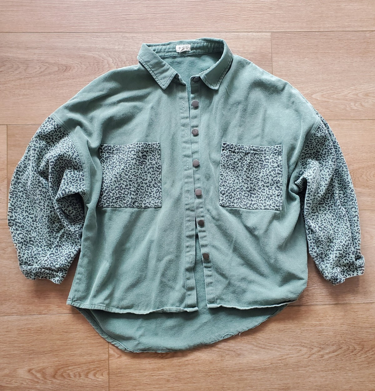 POL Green Animal Print Detailing Women’s Button-Up Jacket L, Green Long Sleeve