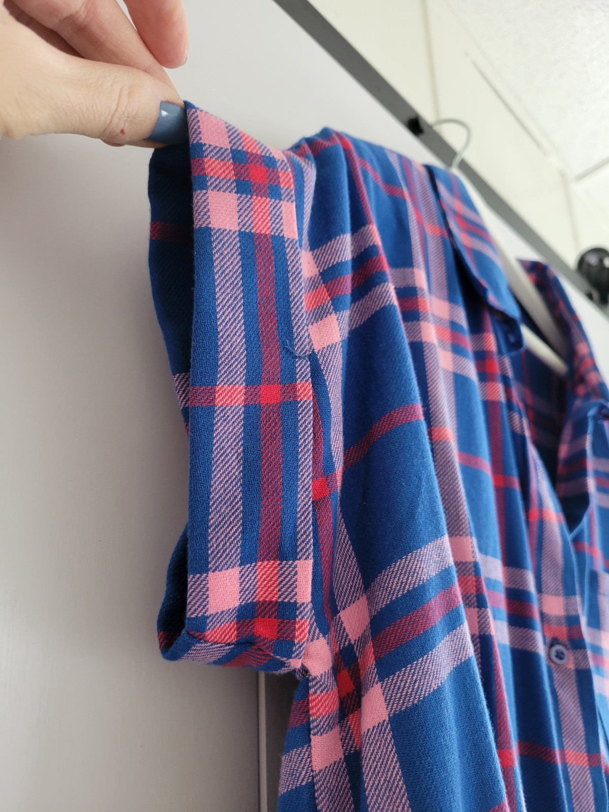 En Creme Plaid Button Down Shirt – Size M – Blue & Pink Short Sleeve Blouse