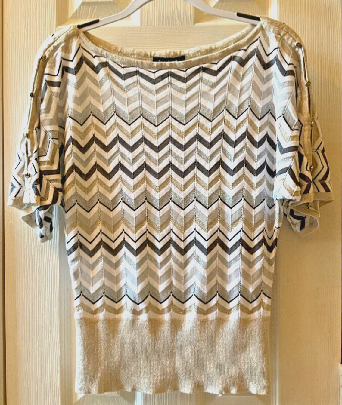 WHITE HOUSE BLACK MARKET Women Knit Top Sz S Silver Gold Metallic Gray Zig Zag