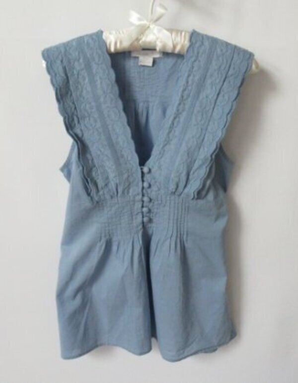 Charlotte Russe blue embroidered v-neck tie back sleeveless pullover top *Sz M*