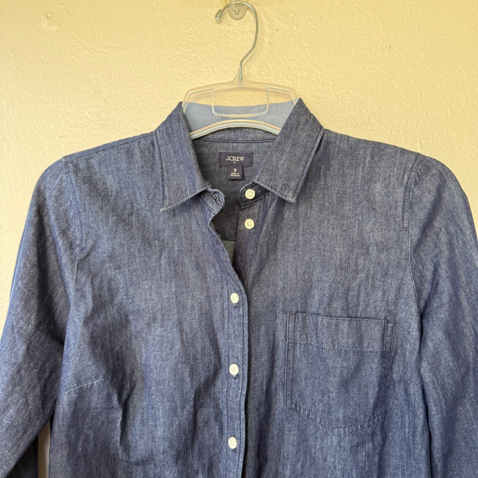 .Crew Chambray Button Front denim Shirt Women’s Small Dark Blue Cotton Feel