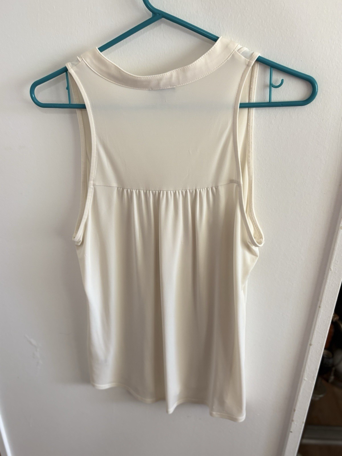 Women’s Express Blouse M Ivory Solid Ruffle V-Neck Sleeveless Chiffon