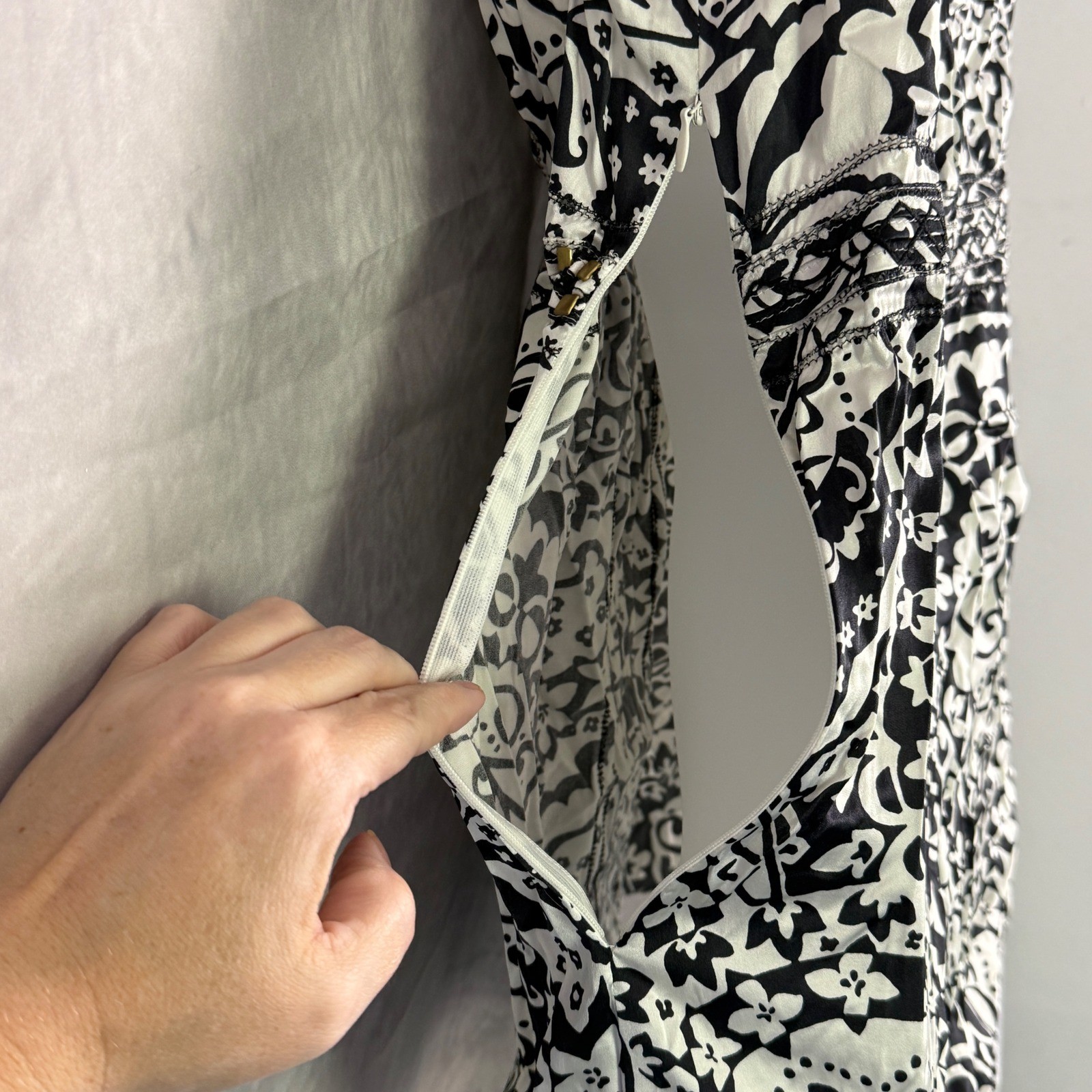 Vtg Y2K Express Design Studio Babydoll Top Sz M Black White embellished silk