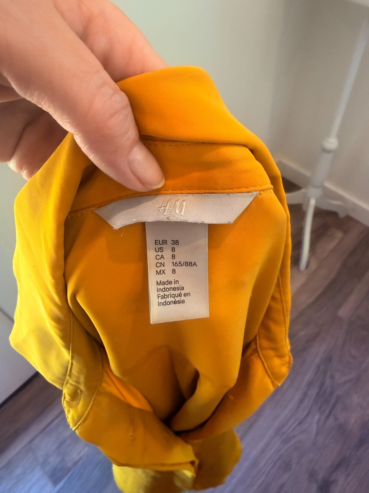 H&M Mustard Yellow Long Sleeve Blouse – Size US 8 Concealed Button
